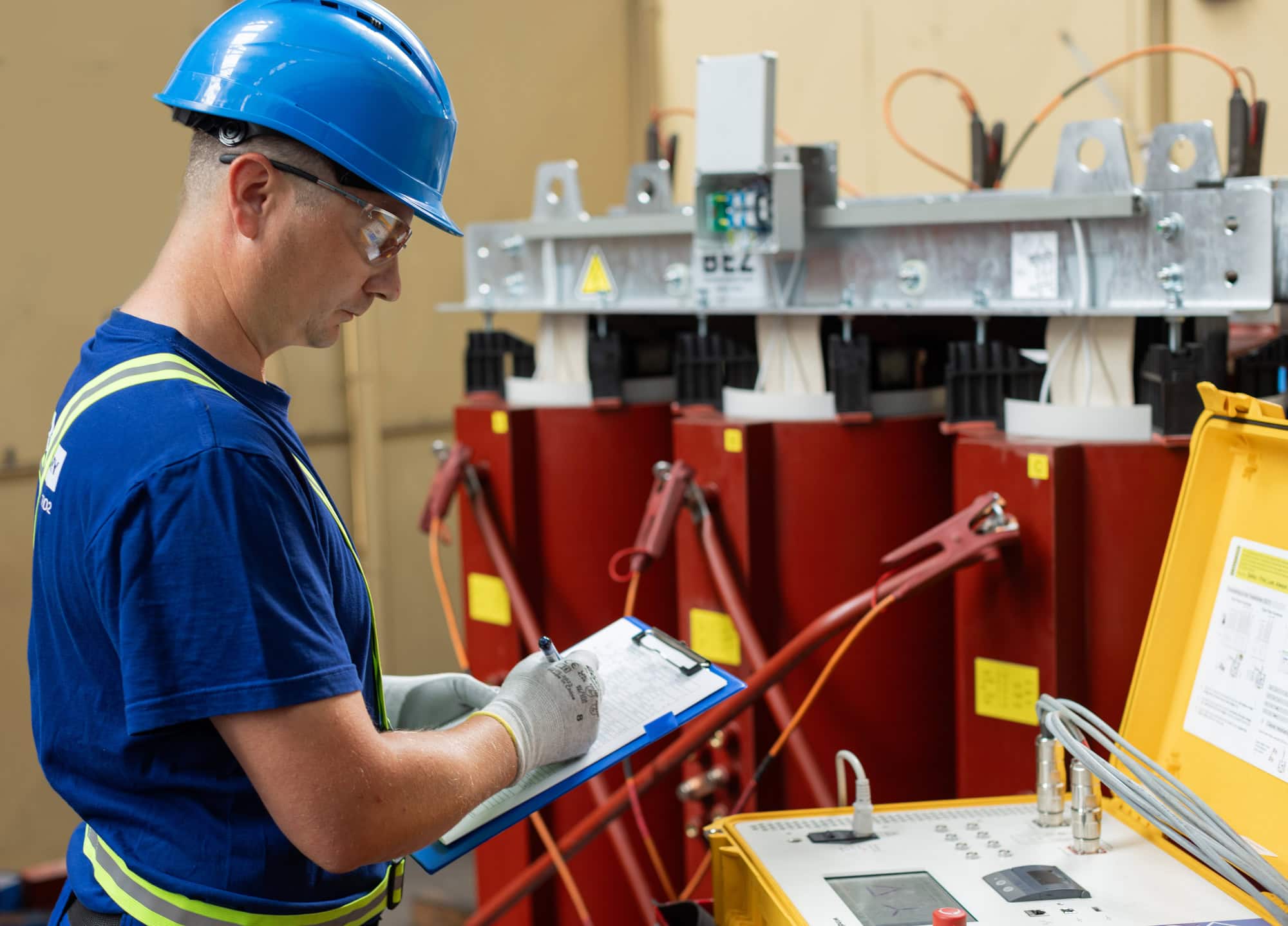  Diese Qualitätskontrolle stellt sicher, dass das reale Produkt genau dem theoretischen Modell entspricht.