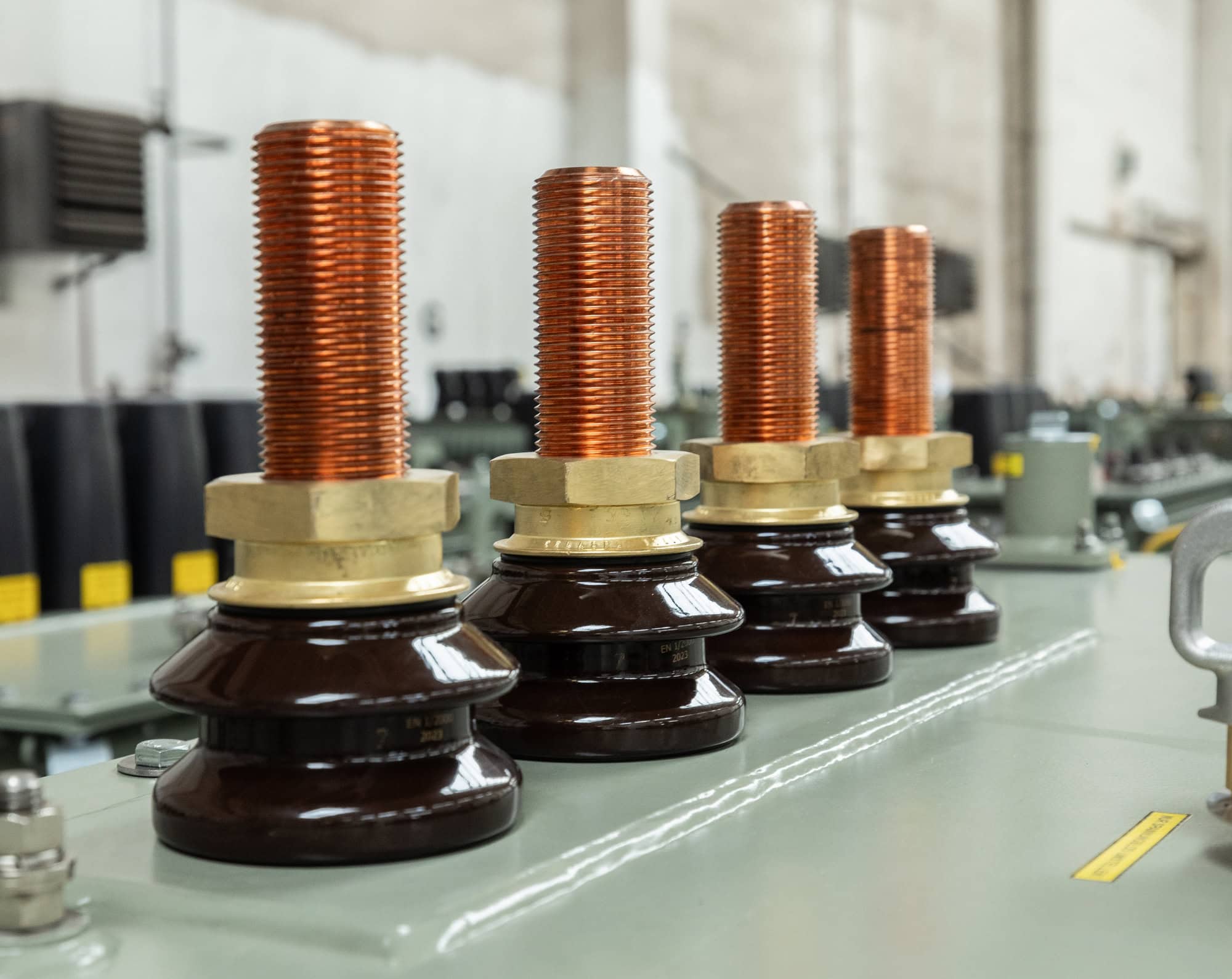 Elektromechanische Prozesse: Das Innenleben eines Trafos , Ein klassischer Transformator besteht aus drei Hauptkomponenten, Trafo