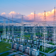 Aerial view of a high voltage substation. Transformatoren in Umspannwerken: Grundlage der Stromverteilung